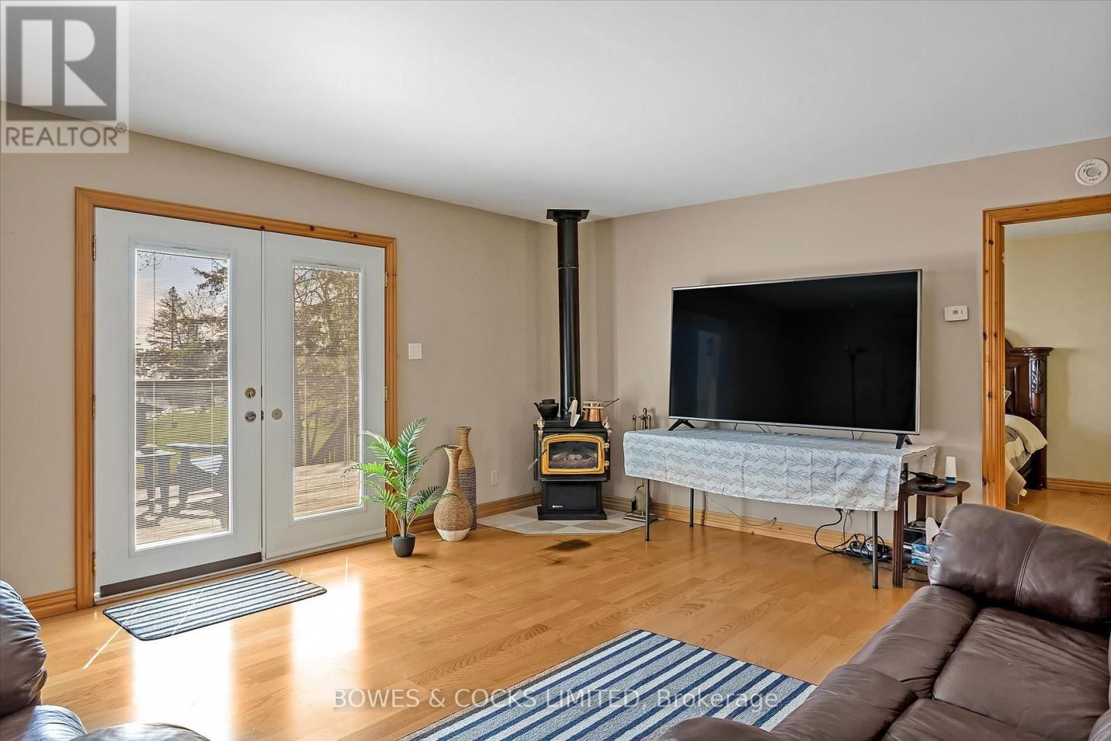 240 LAKESHORE DRIVE Image 10