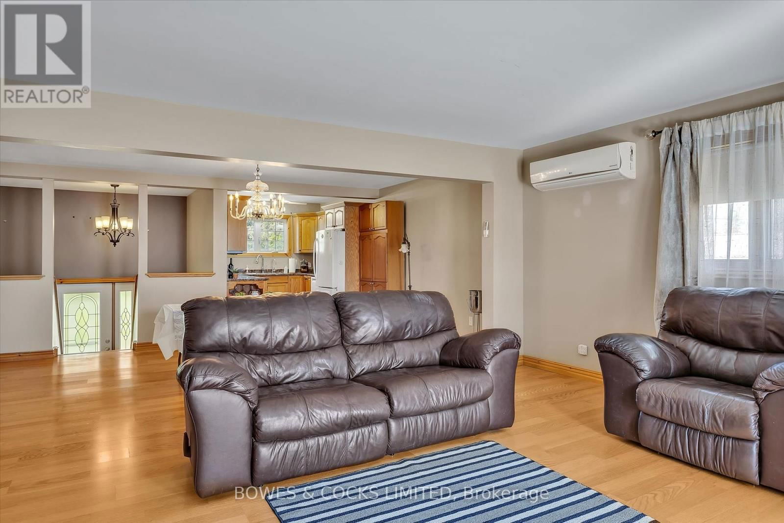 240 LAKESHORE DRIVE Image 12