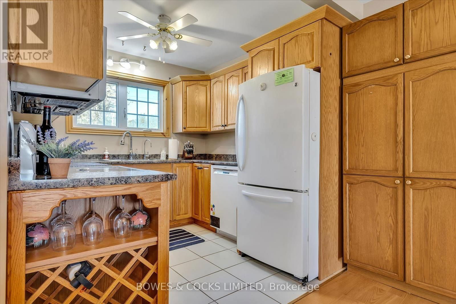 240 LAKESHORE DRIVE Image 14