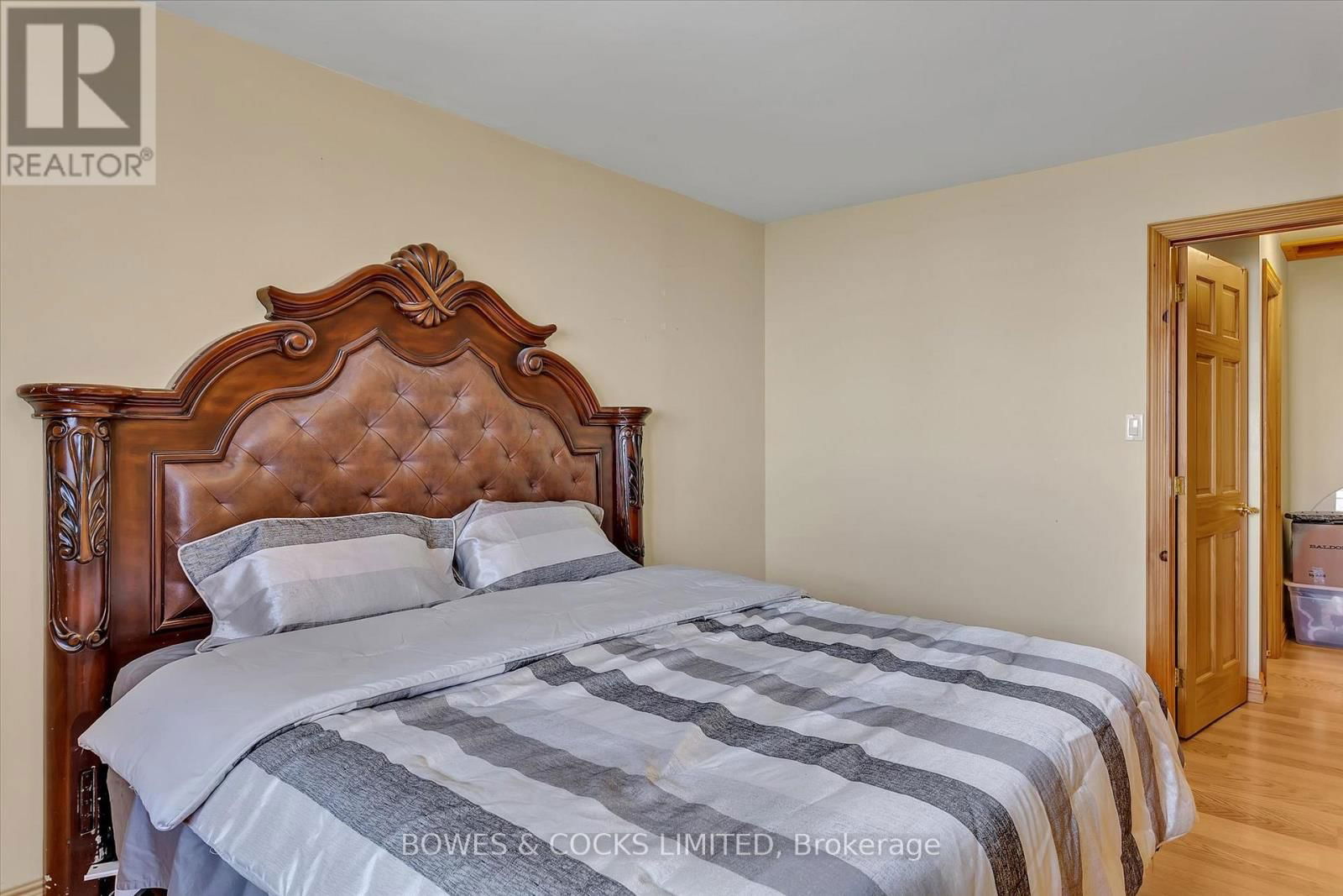 240 LAKESHORE DRIVE Image 21