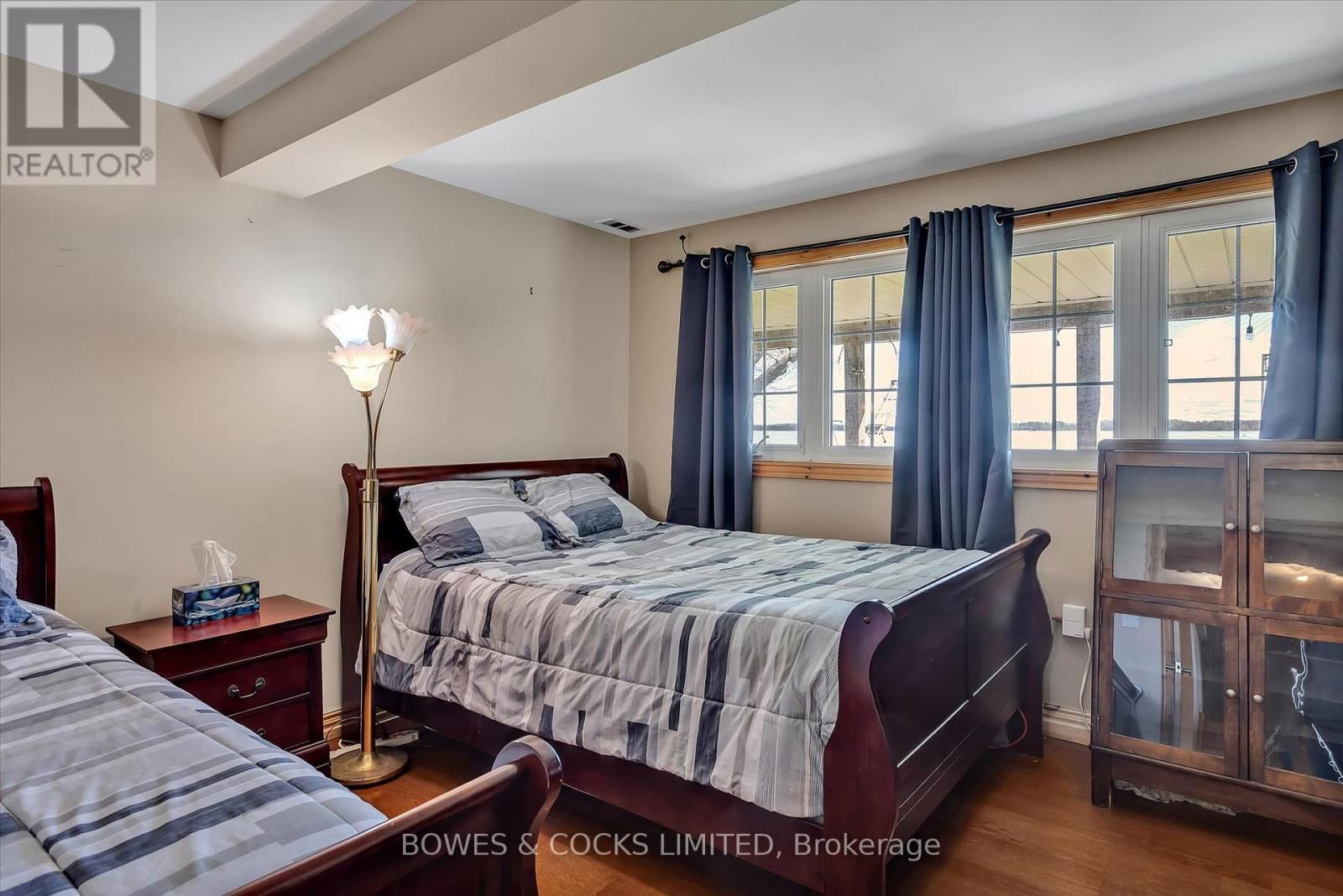 240 LAKESHORE DRIVE Image 30