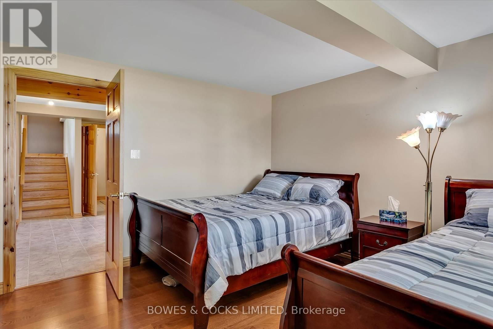 240 LAKESHORE DRIVE Image 31