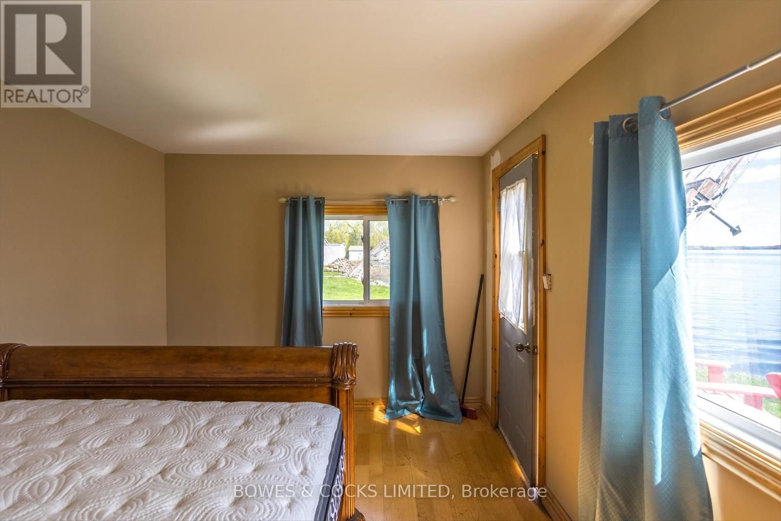 240 LAKESHORE DRIVE Image 42