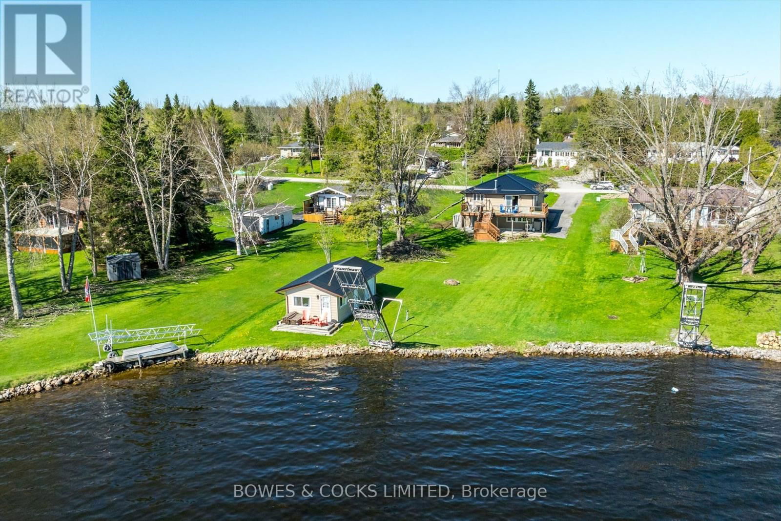 240 LAKESHORE DRIVE Image 44