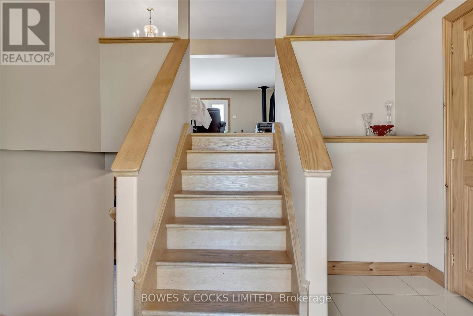 240 LAKESHORE DRIVE Image 6