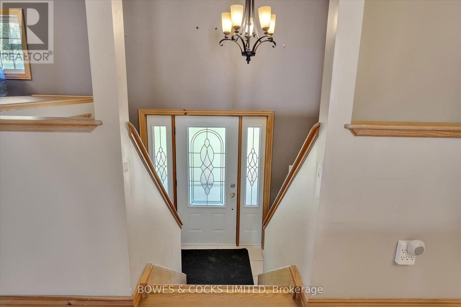 240 LAKESHORE DRIVE Image 7