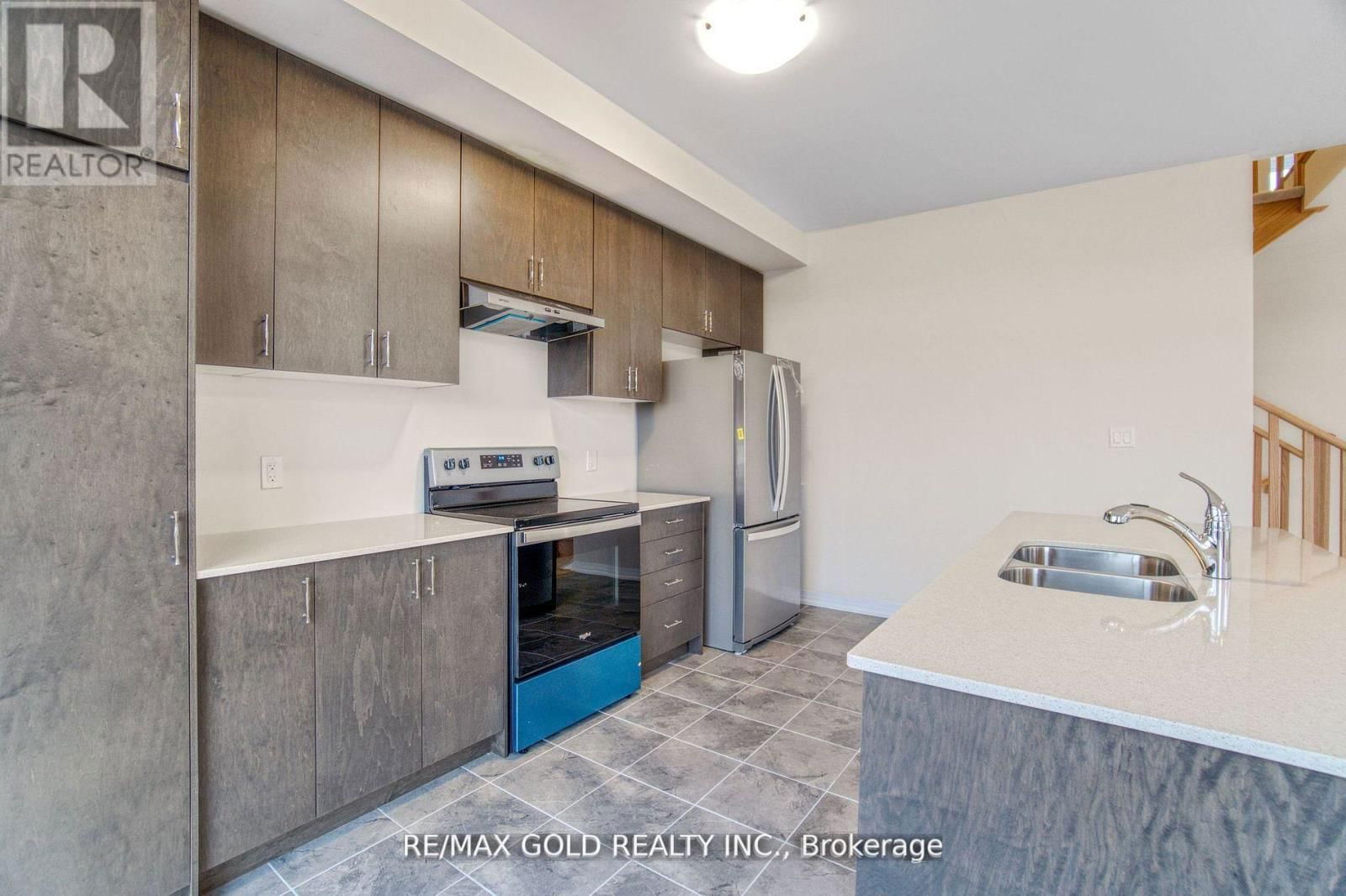 8 - 420 NEWMAN DRIVE Image 16