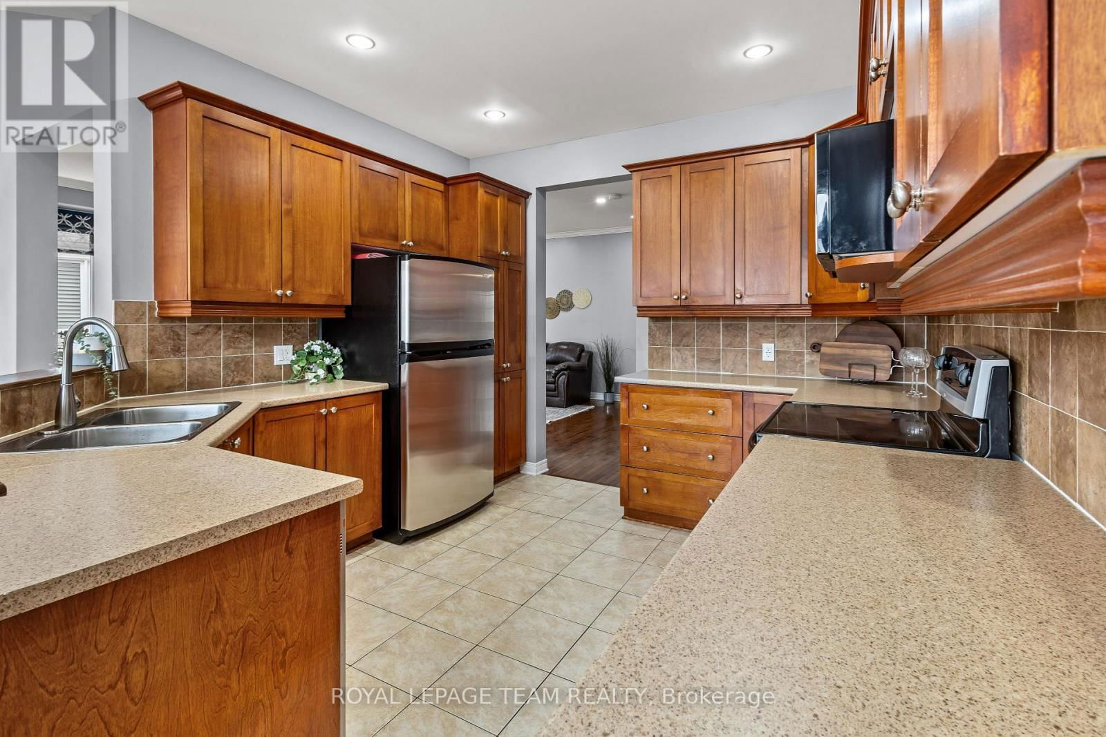 817 FEATHER MOSS WAY Image 14