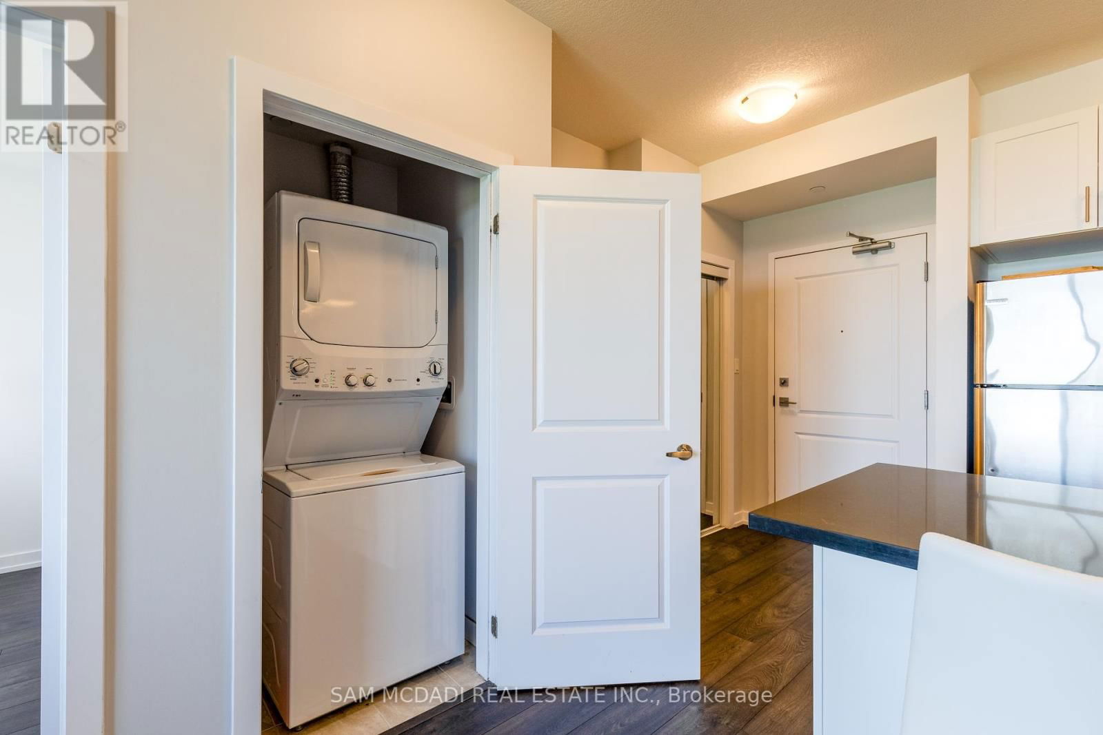 207 - 101 SHOREVIEW PLACE Image 12