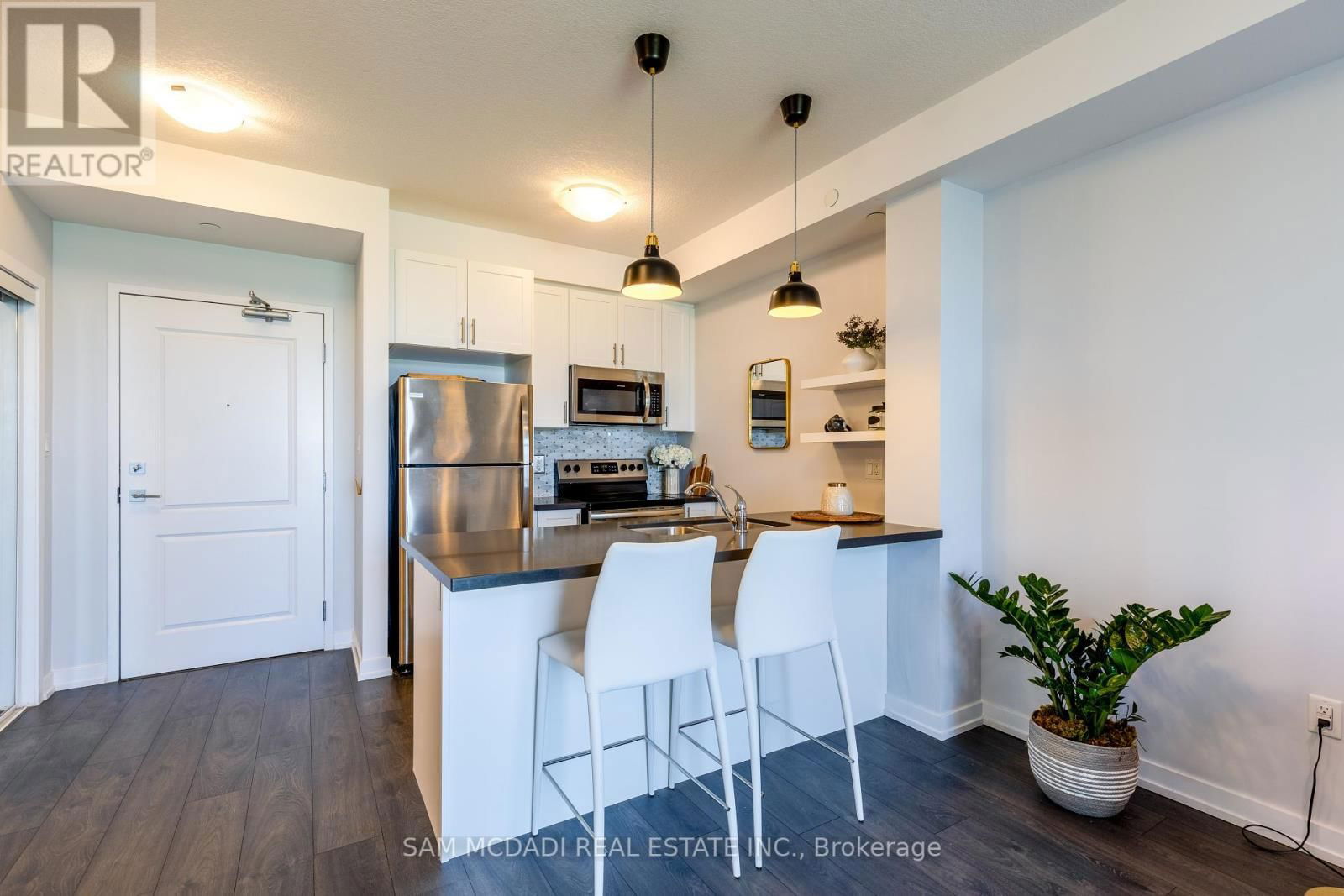 207 - 101 SHOREVIEW PLACE Image 2