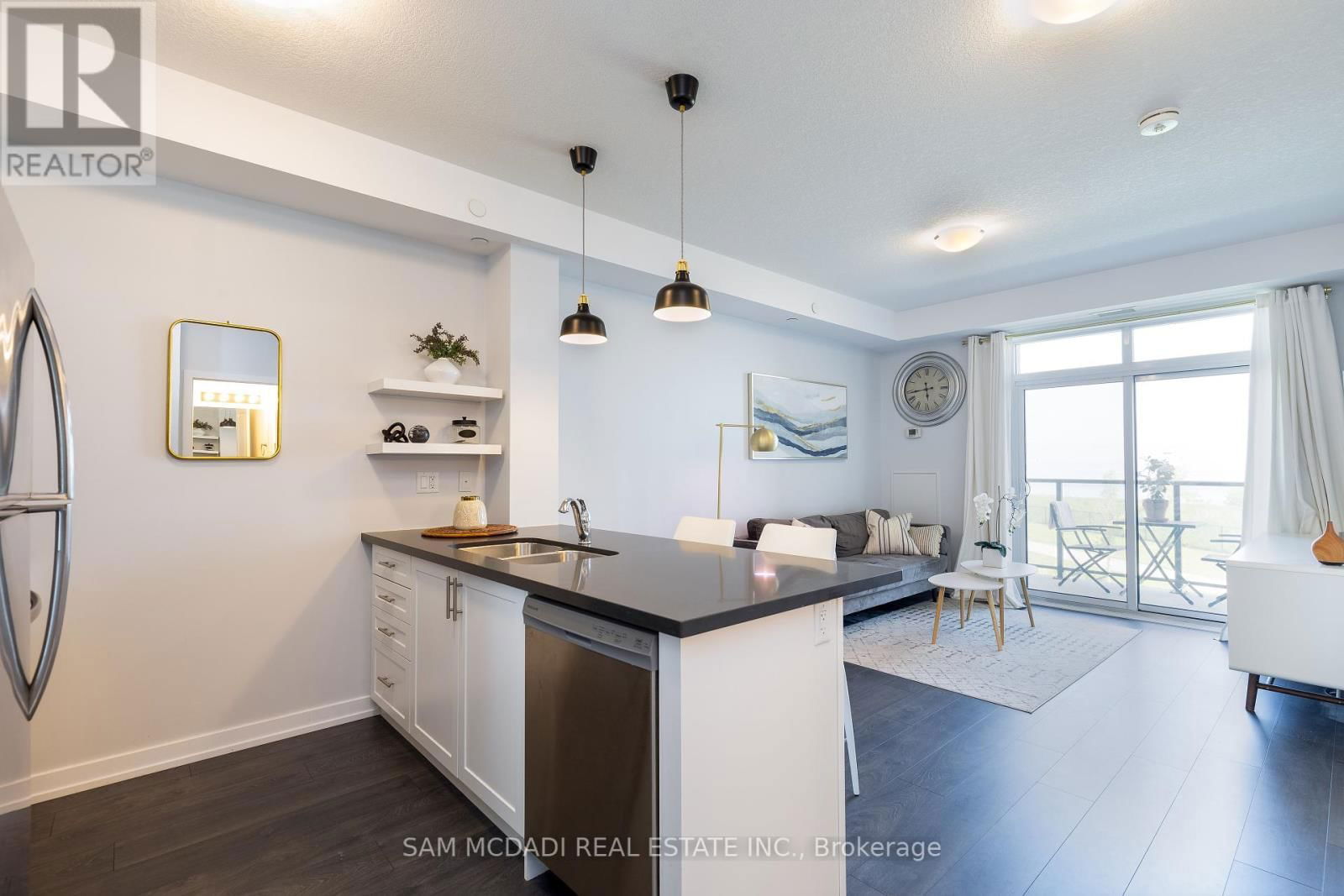 207 - 101 SHOREVIEW PLACE Image 3