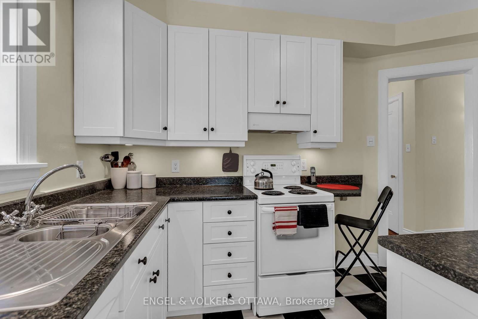 2 - 433 BESSERER STREET Image 12