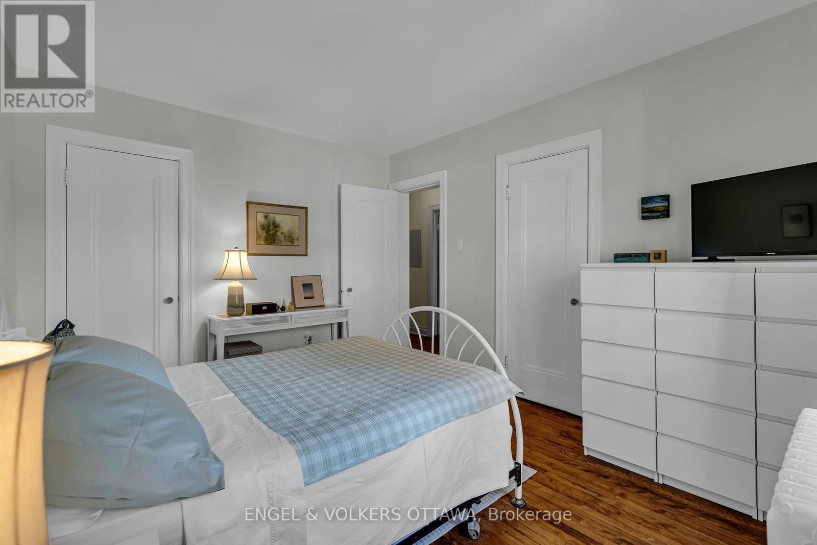 2 - 433 BESSERER STREET Image 17