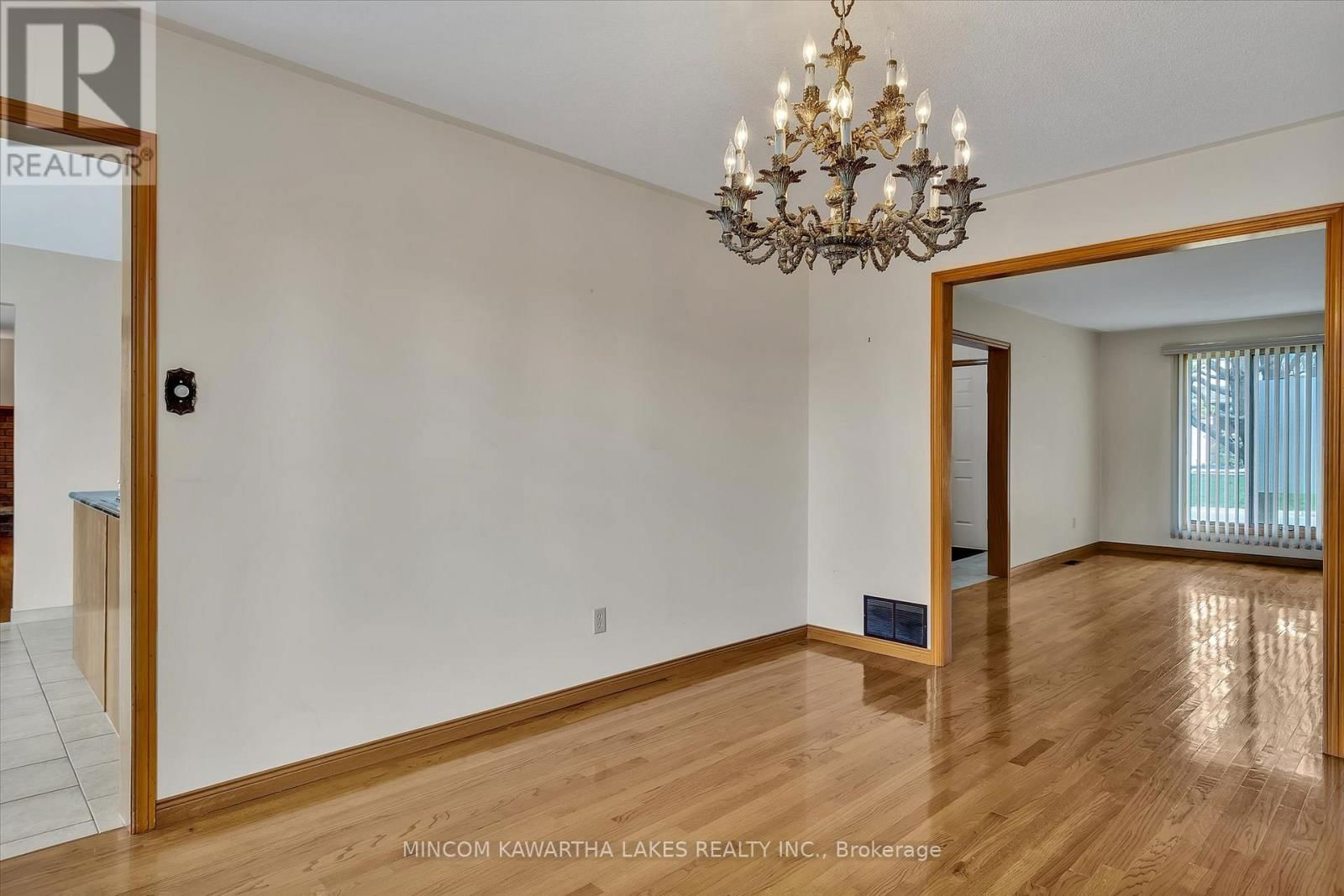 1914 PARKWOOD CIRCLE Image 10