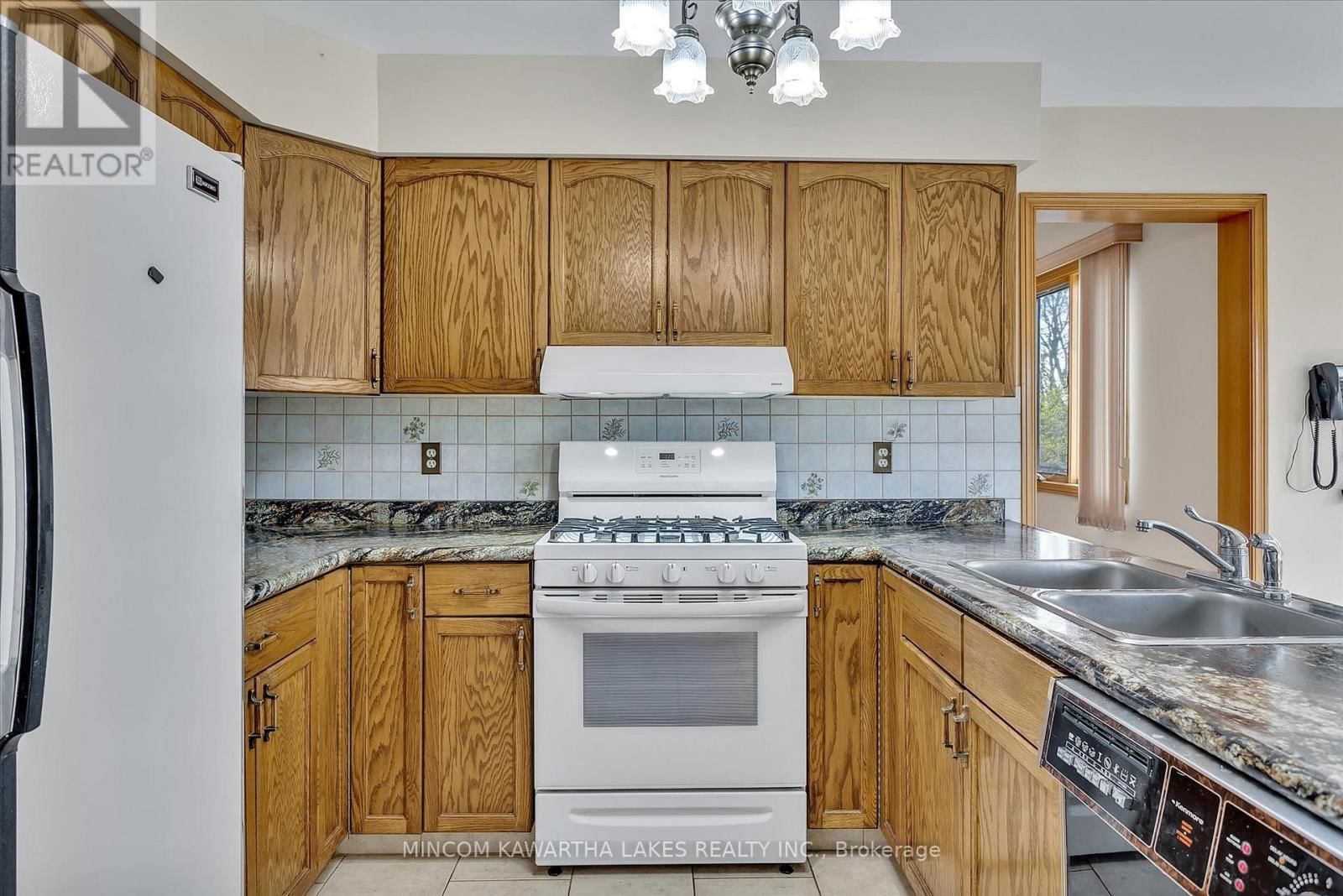 1914 PARKWOOD CIRCLE Image 14