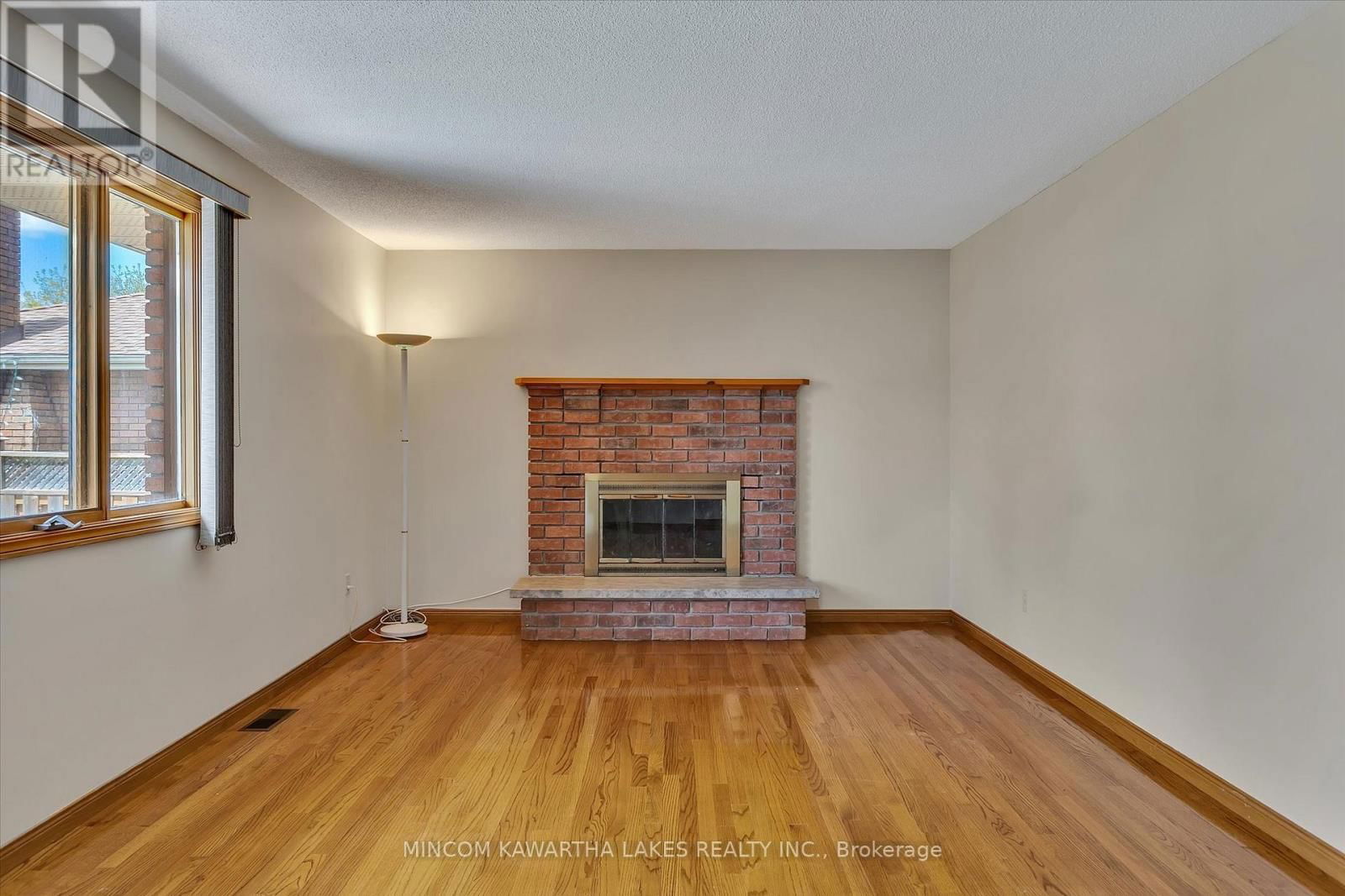 1914 PARKWOOD CIRCLE Image 18