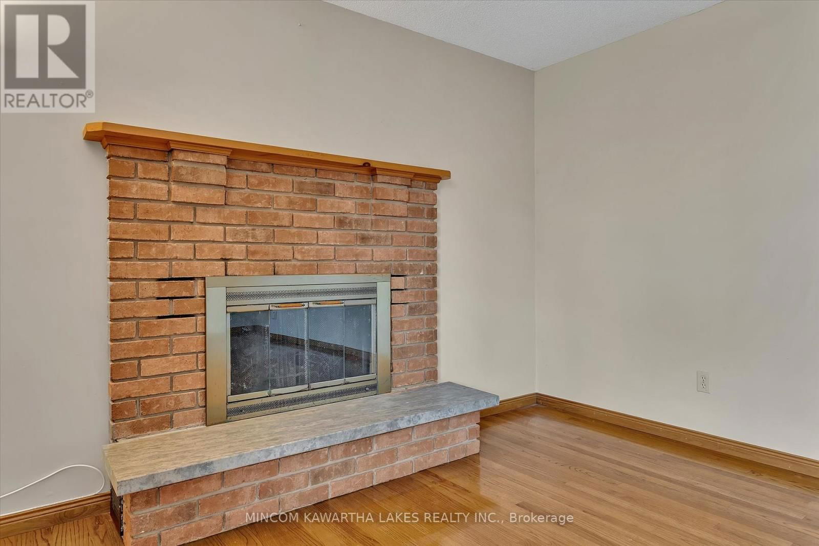 1914 PARKWOOD CIRCLE Image 19