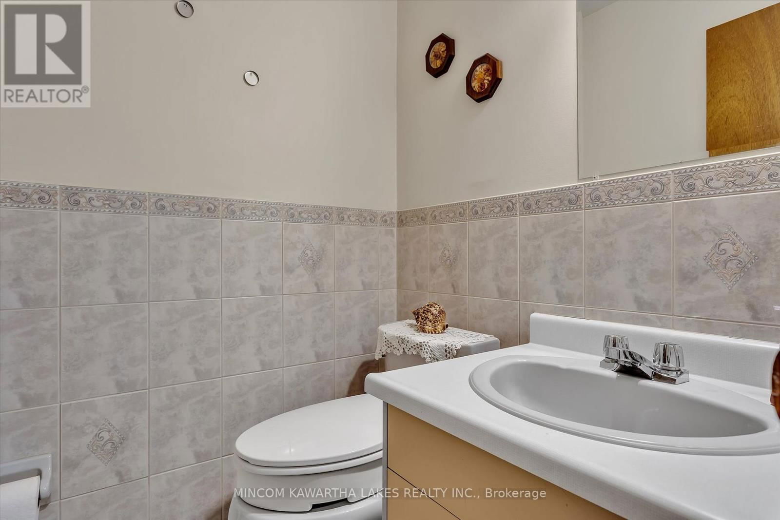 1914 PARKWOOD CIRCLE Image 21