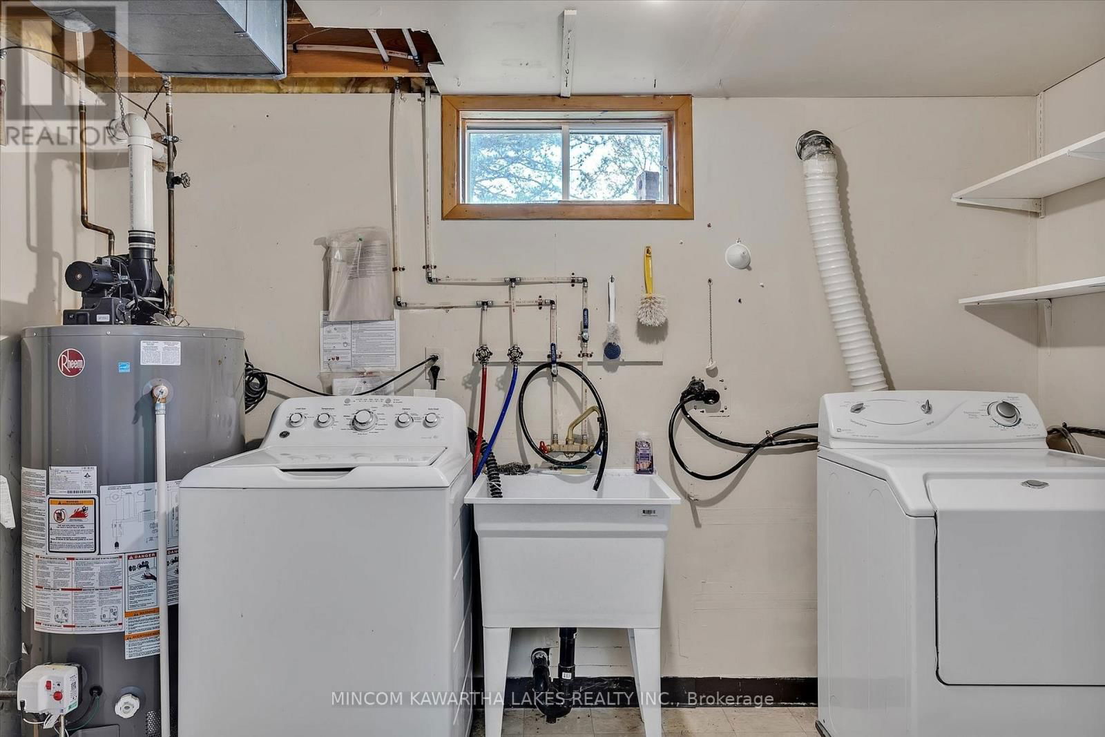 1914 PARKWOOD CIRCLE Image 36