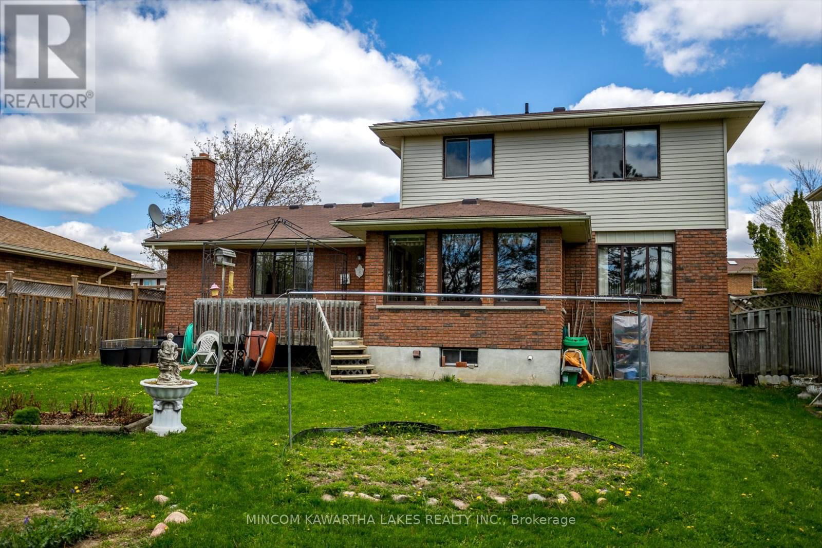 1914 PARKWOOD CIRCLE Image 45