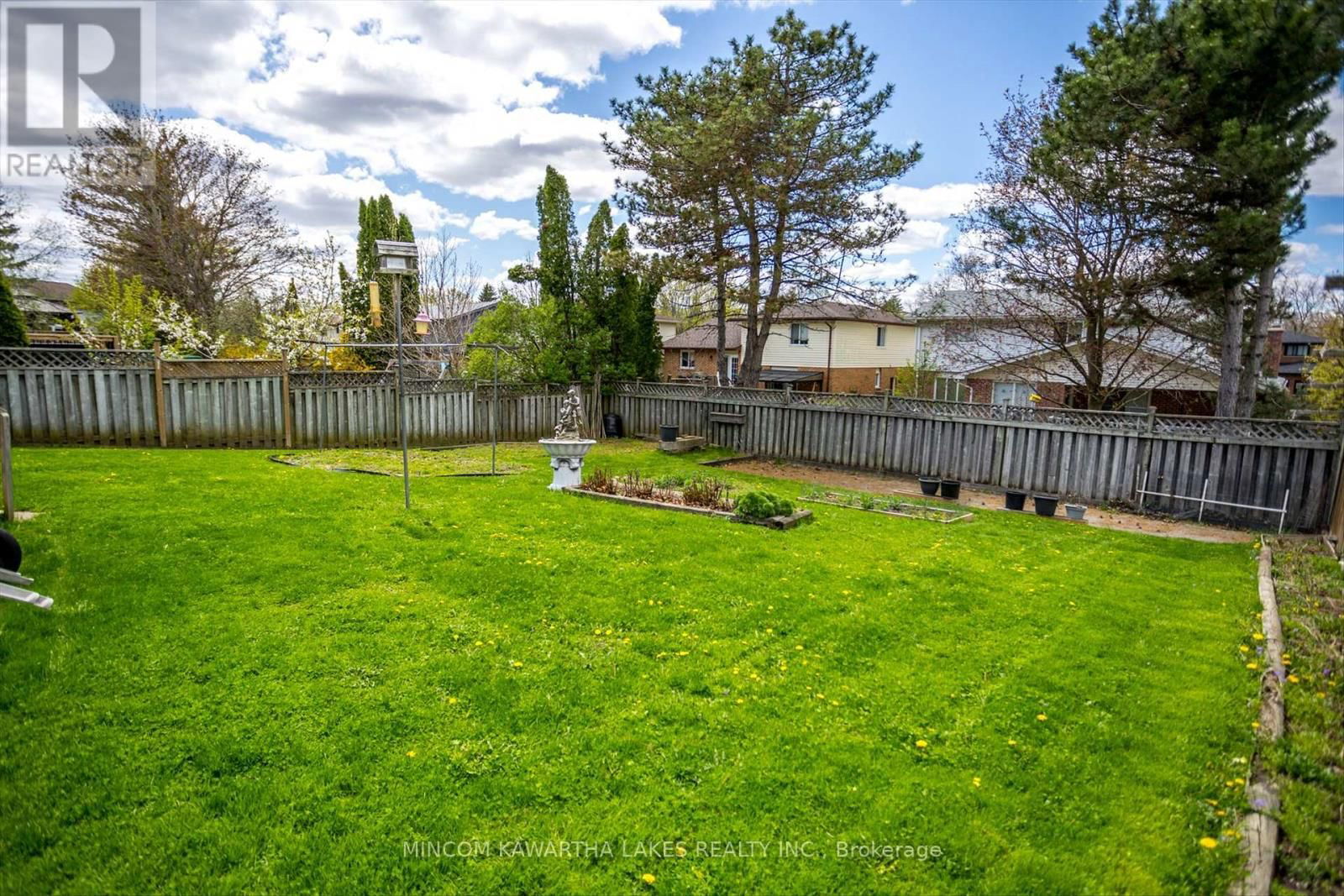 1914 PARKWOOD CIRCLE Image 50