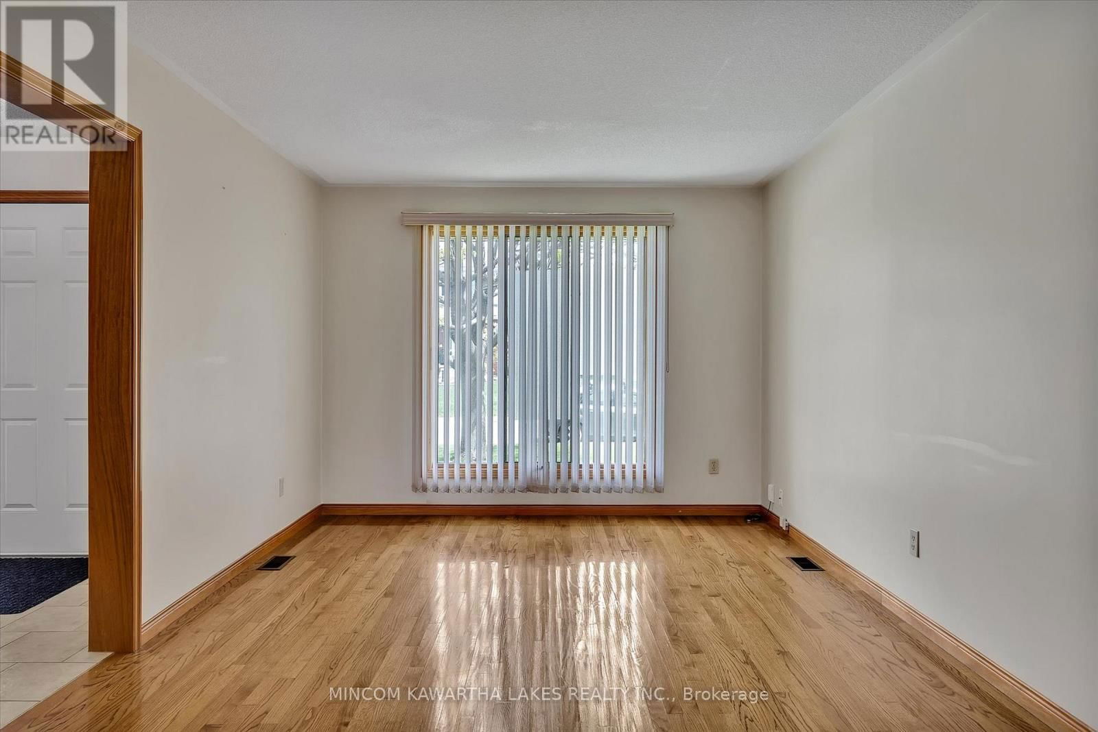 1914 PARKWOOD CIRCLE Image 7