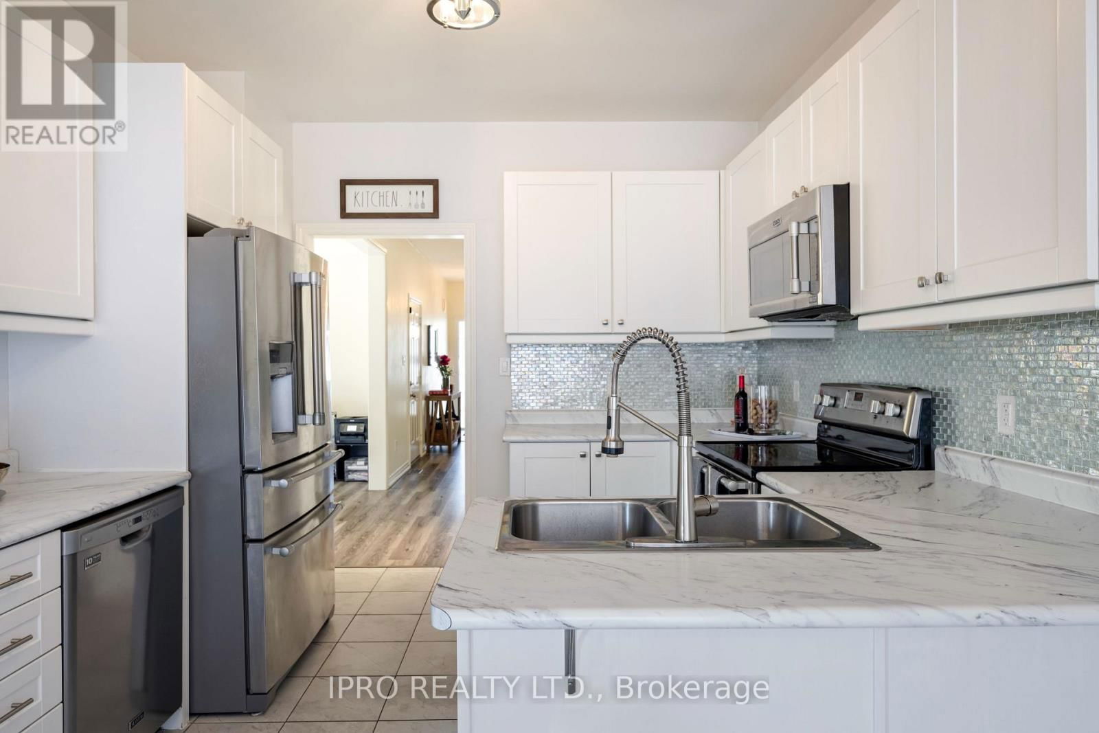 120 COURTNEY STREET Image 10
