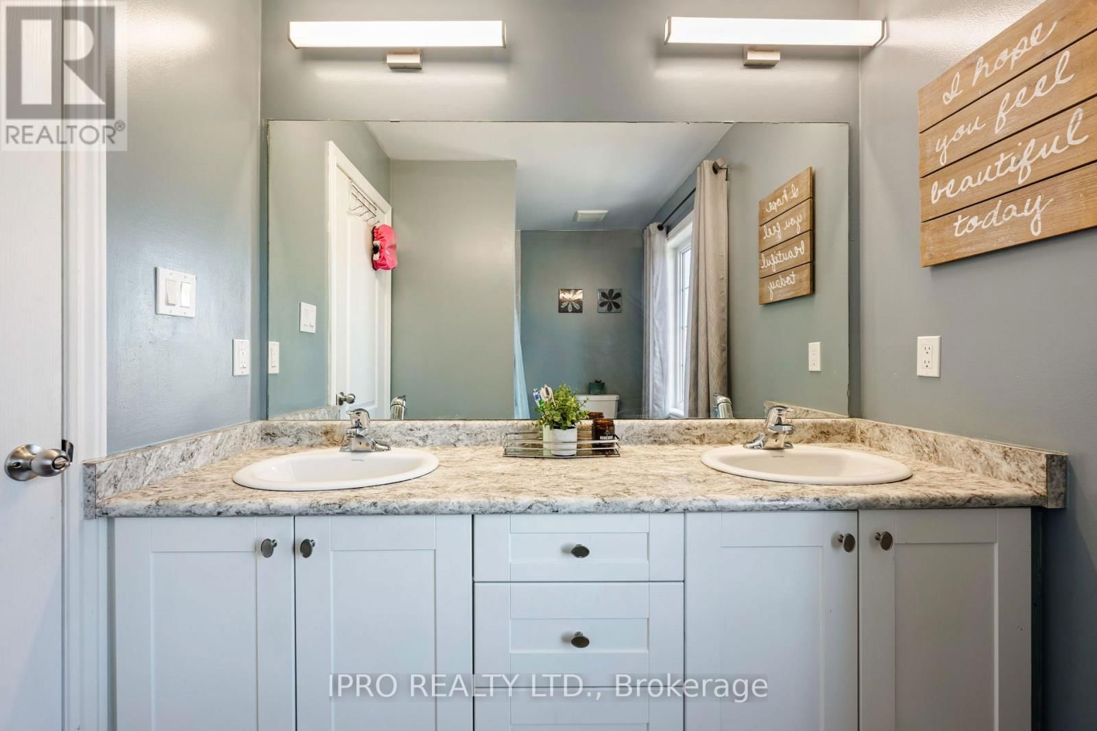120 COURTNEY STREET Image 14