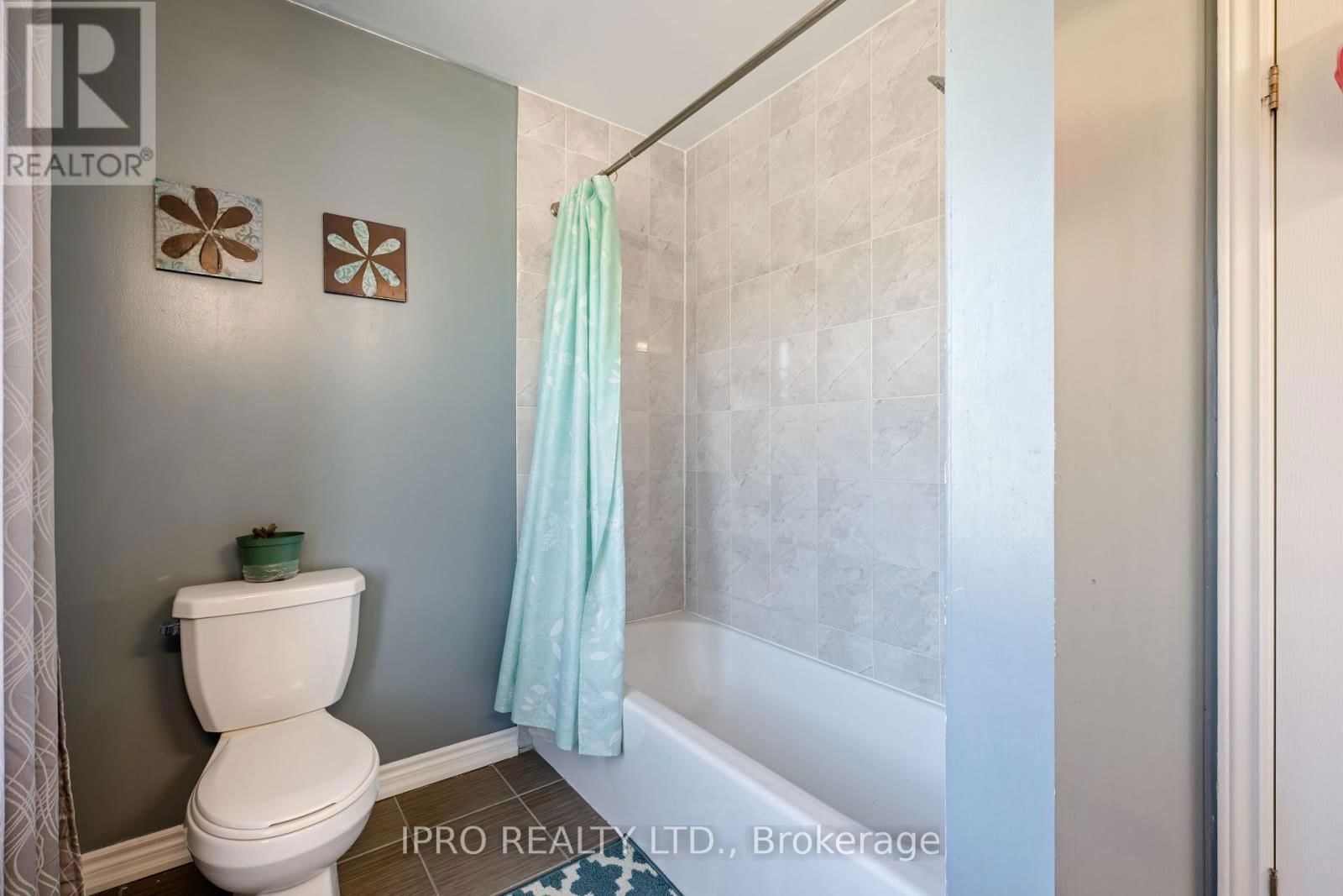 120 COURTNEY STREET Image 15