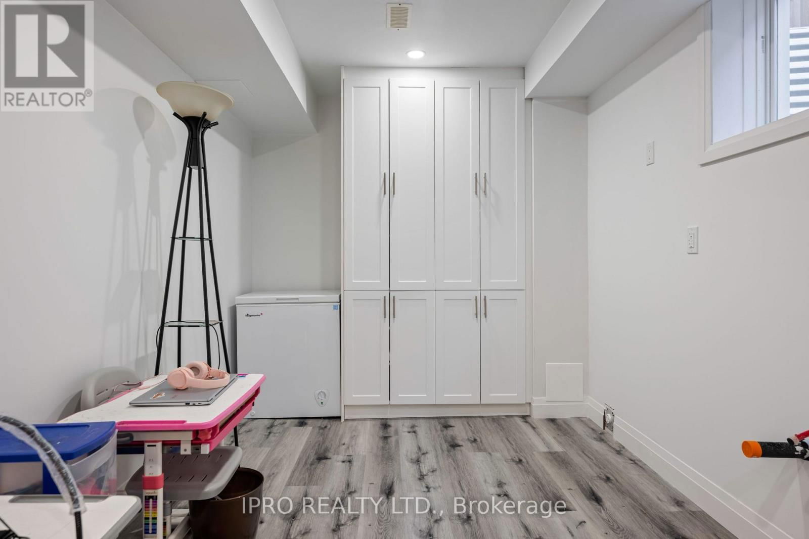 120 COURTNEY STREET Image 18