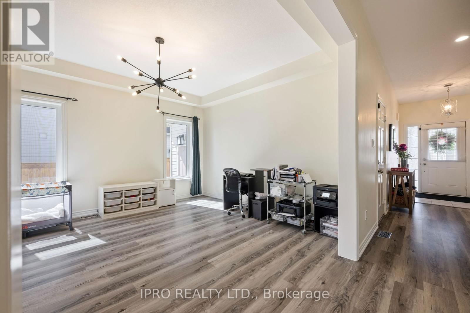 120 COURTNEY STREET Image 4