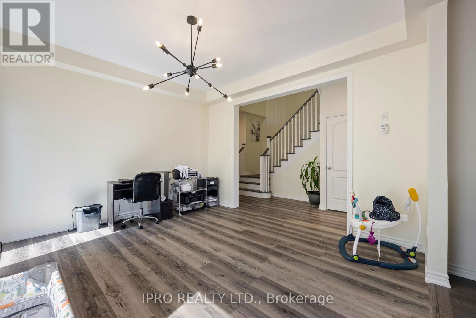 120 COURTNEY STREET Image 5