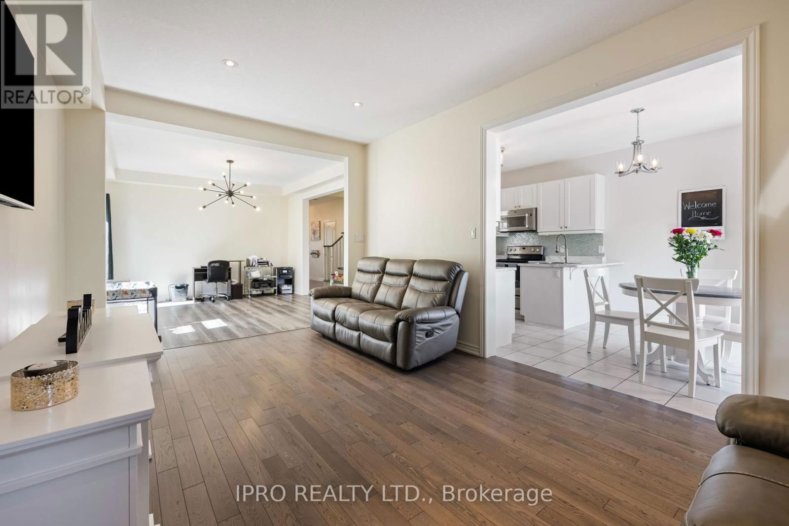 120 COURTNEY STREET Image 7