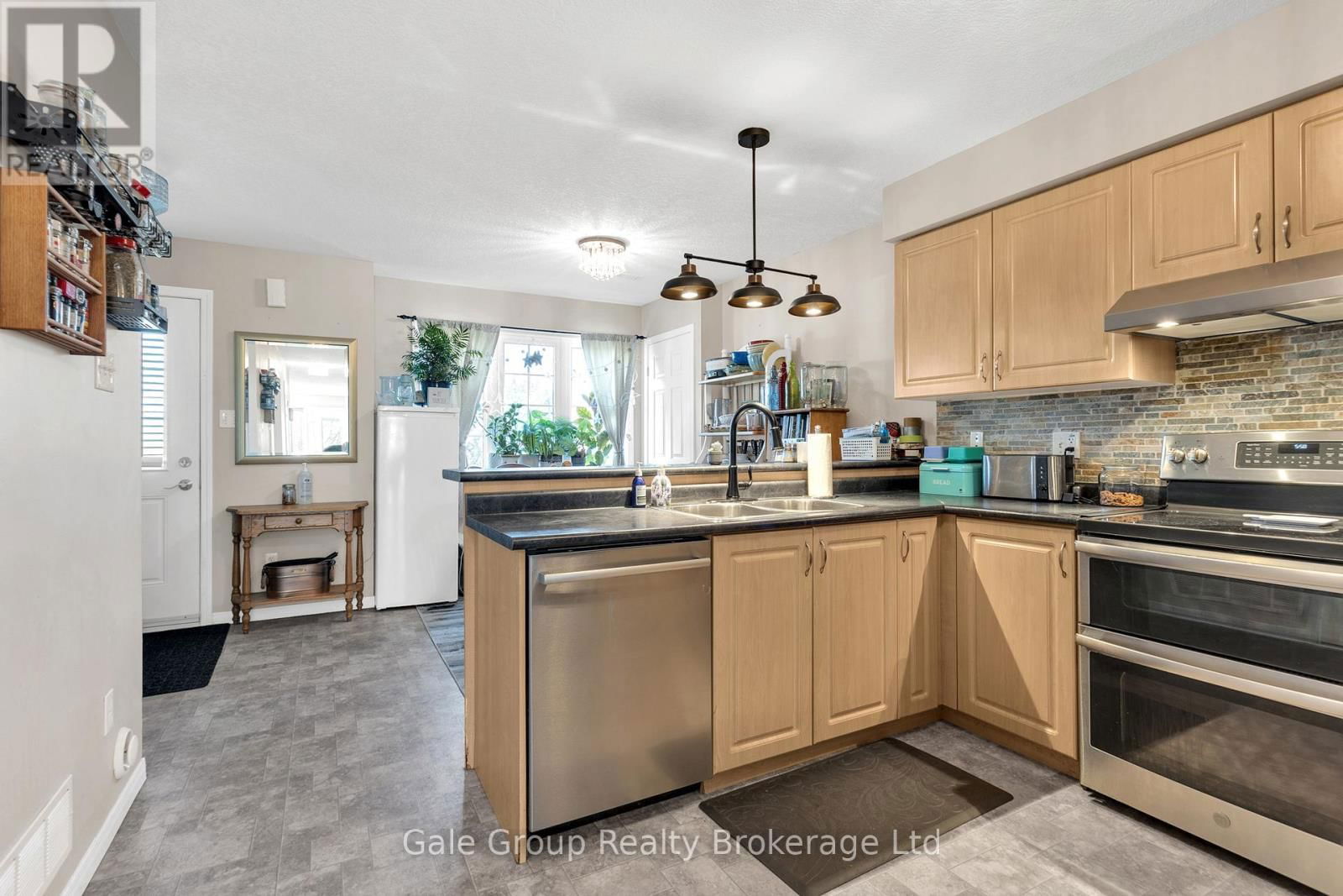 19A - 50 HOWE DRIVE Image 14