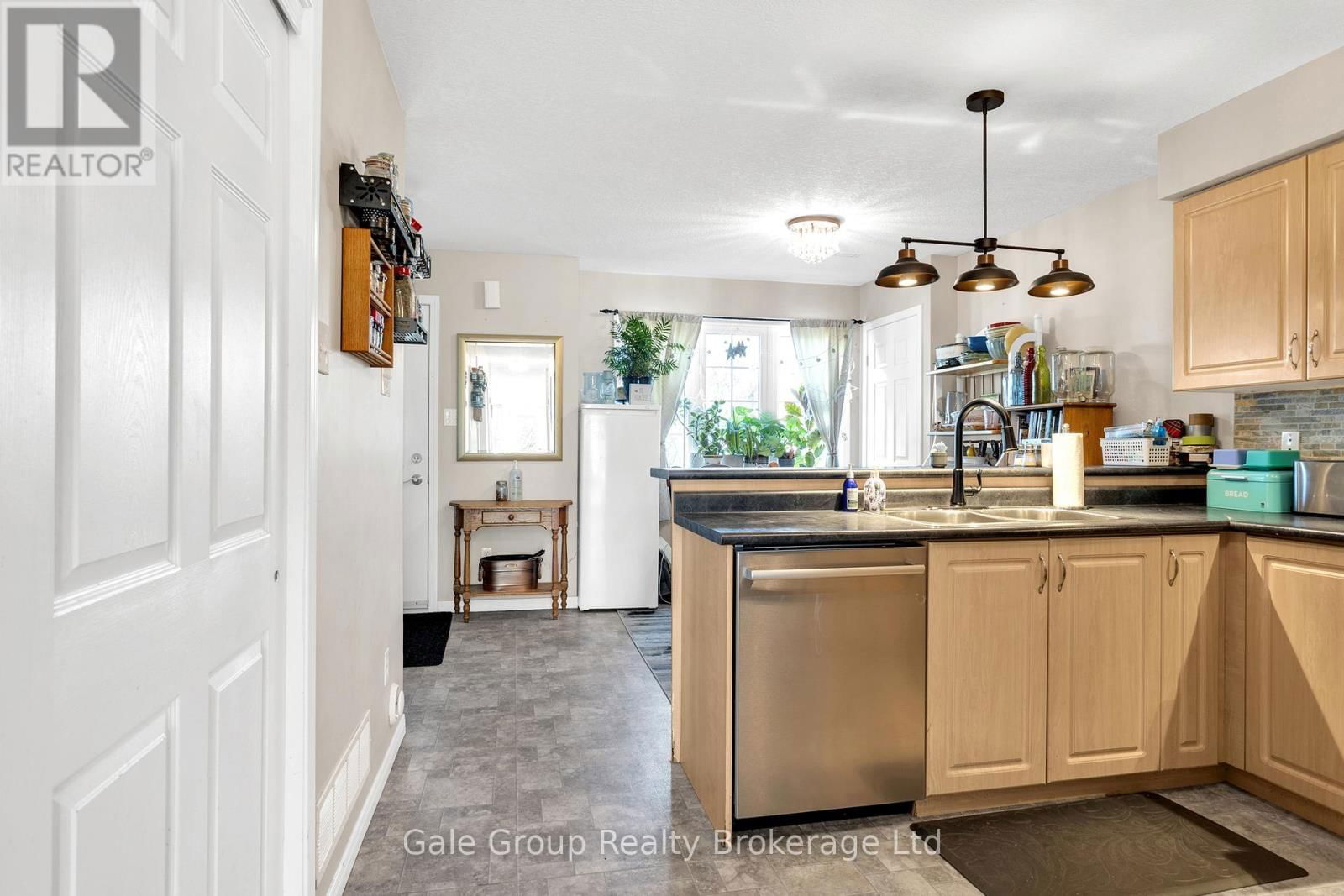 19A - 50 HOWE DRIVE Image 15