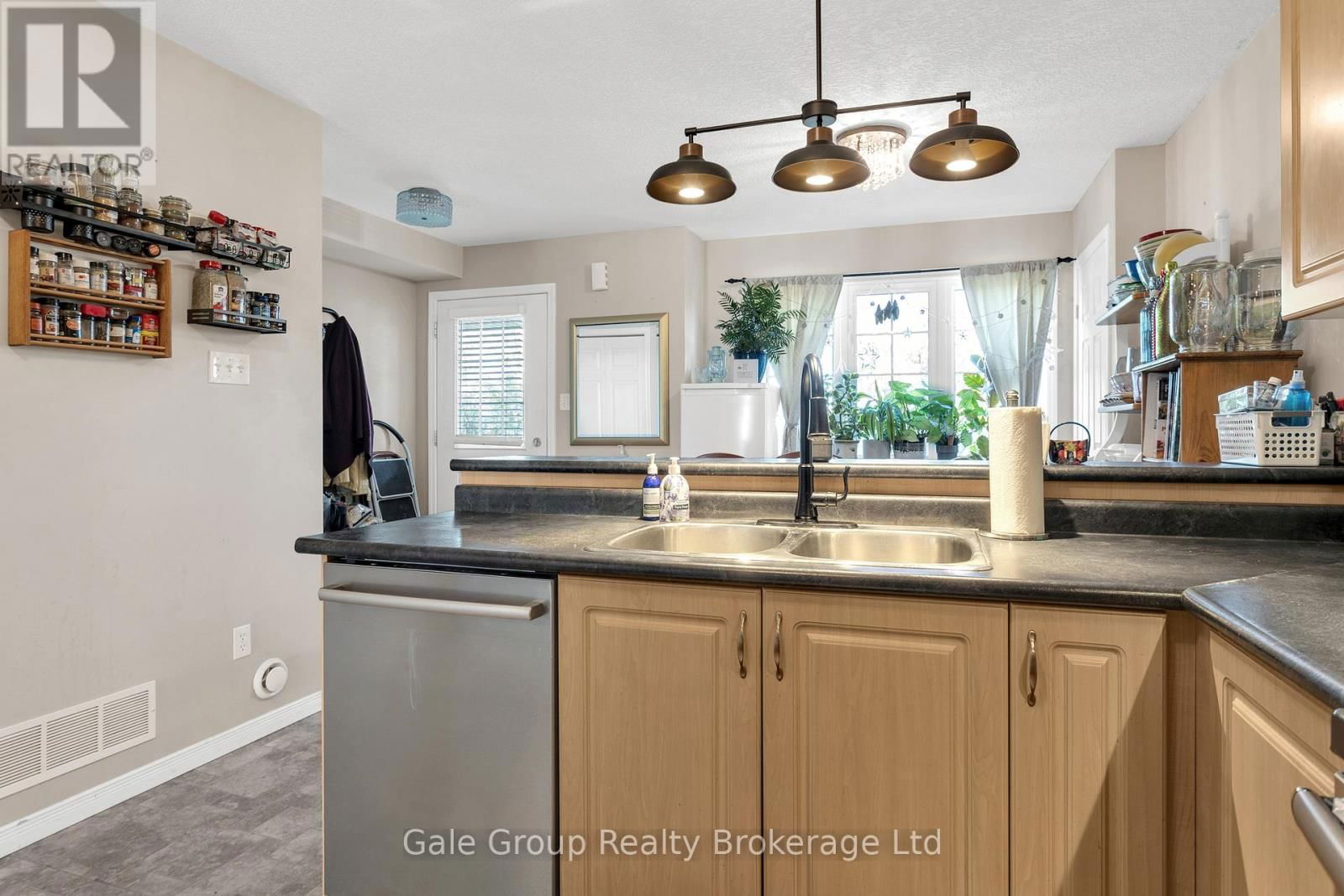 19A - 50 HOWE DRIVE Image 16