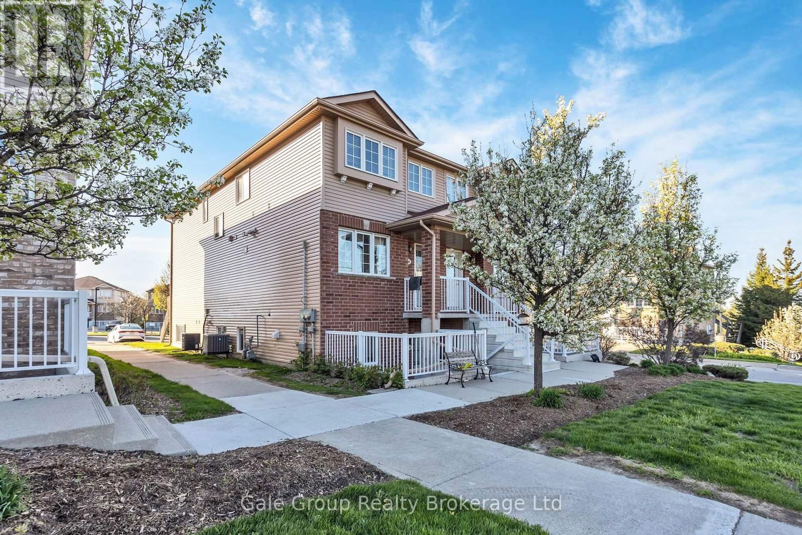 19A - 50 HOWE DRIVE Image 3