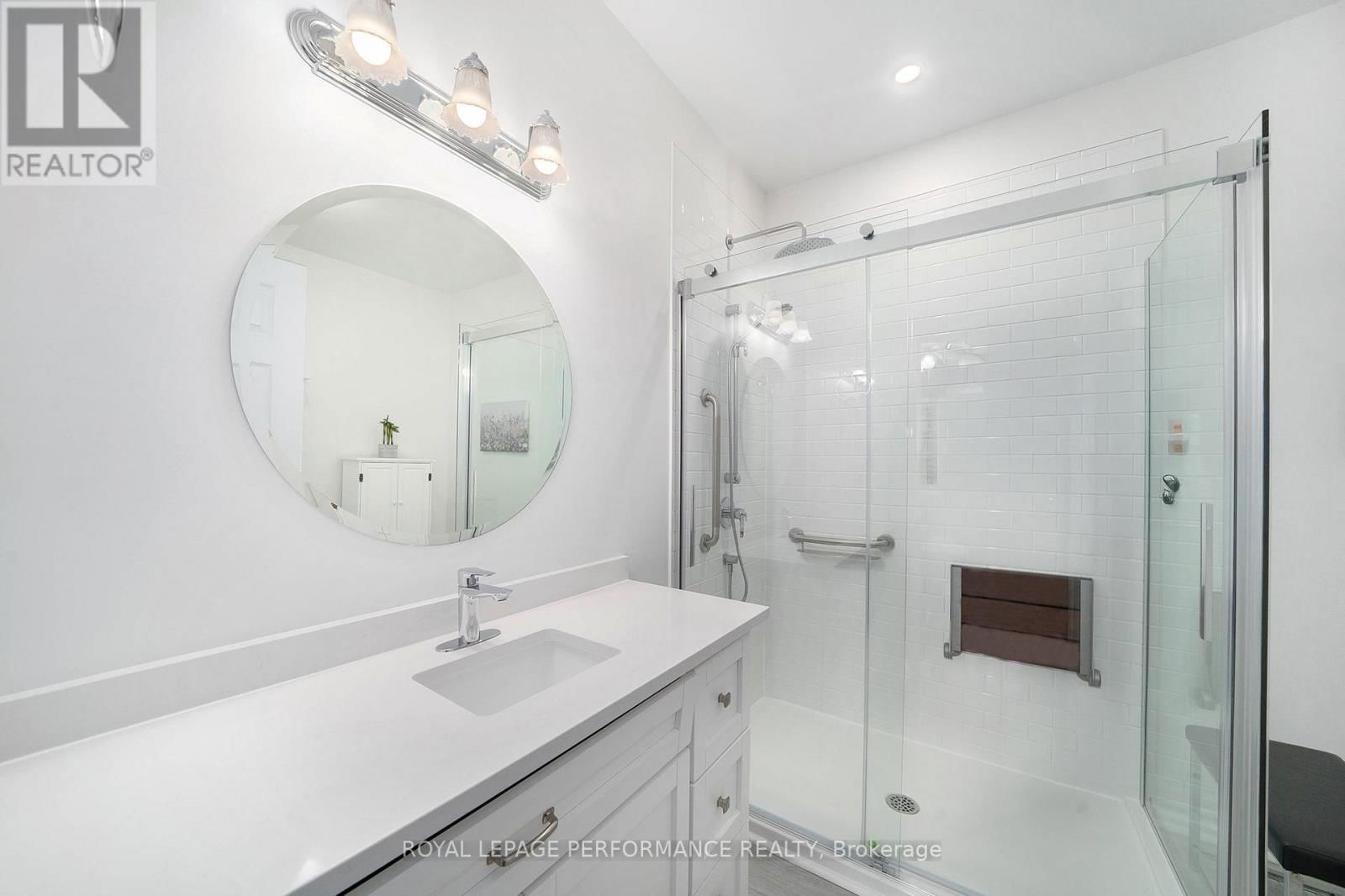 650 COUNTRY TRAIL PRIVATE Image 17