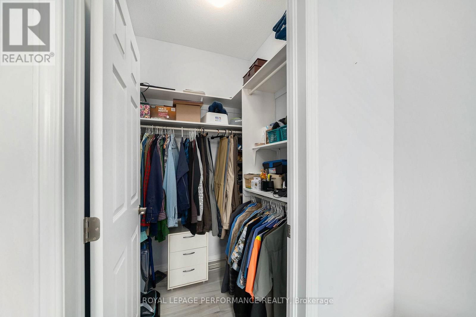 650 COUNTRY TRAIL PRIVATE Image 21