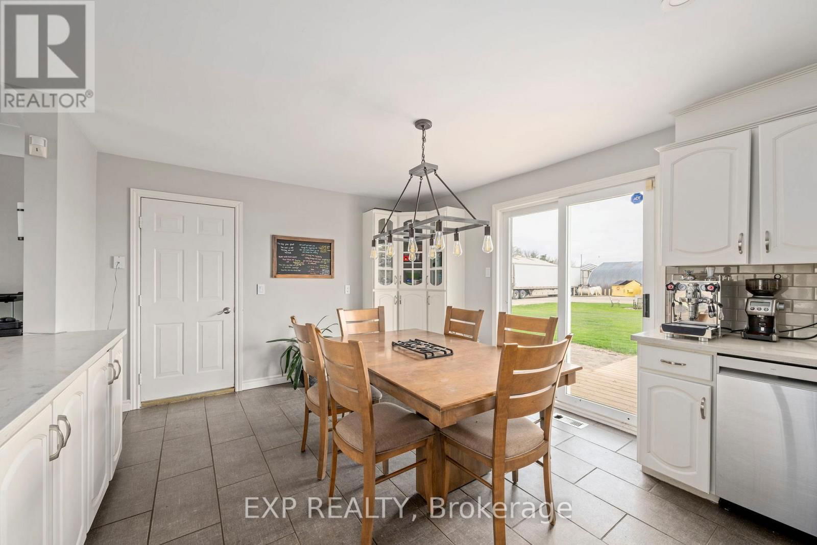 3862 TRAFALGAR STREET Image 24