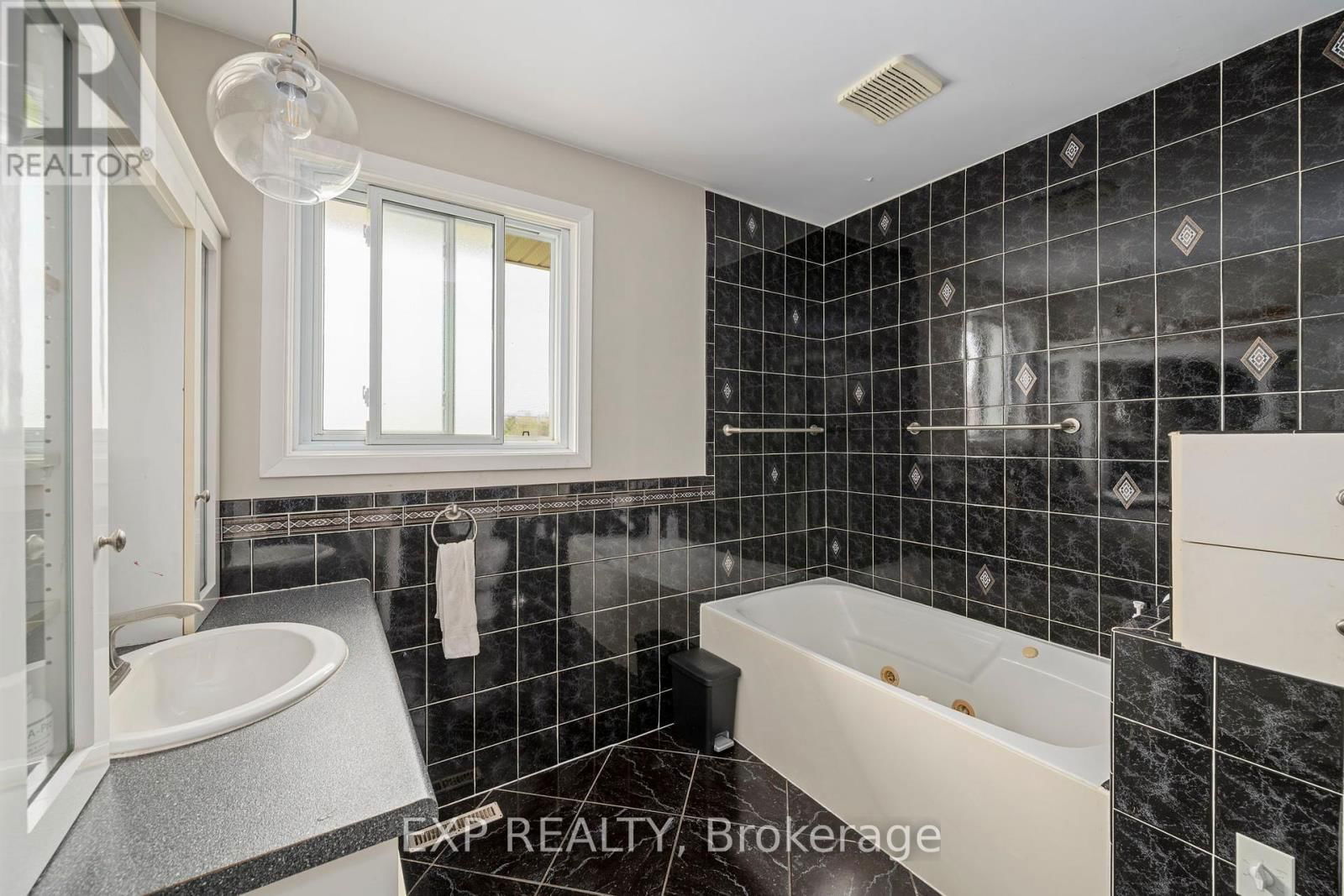 3862 TRAFALGAR STREET Image 31