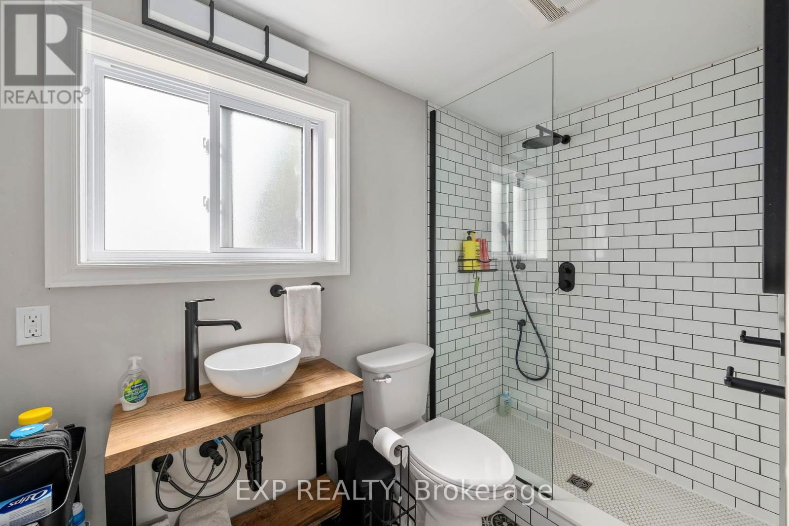 3862 TRAFALGAR STREET Image 32