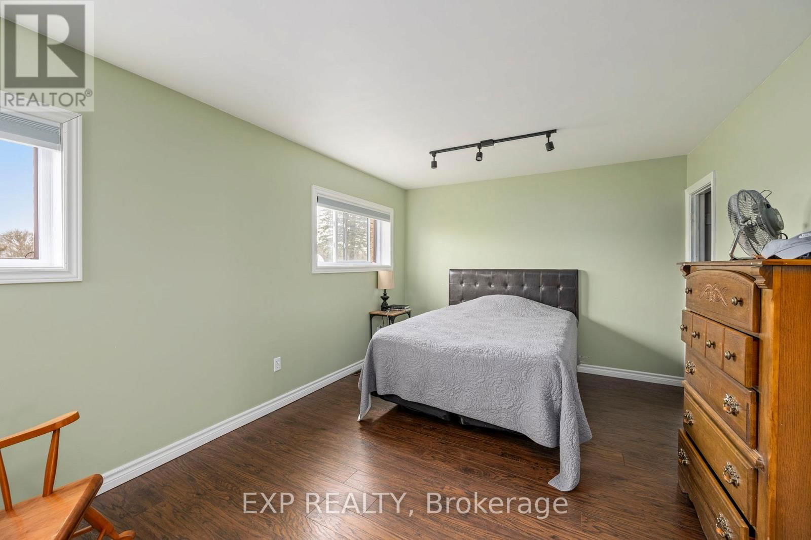 3862 TRAFALGAR STREET Image 34
