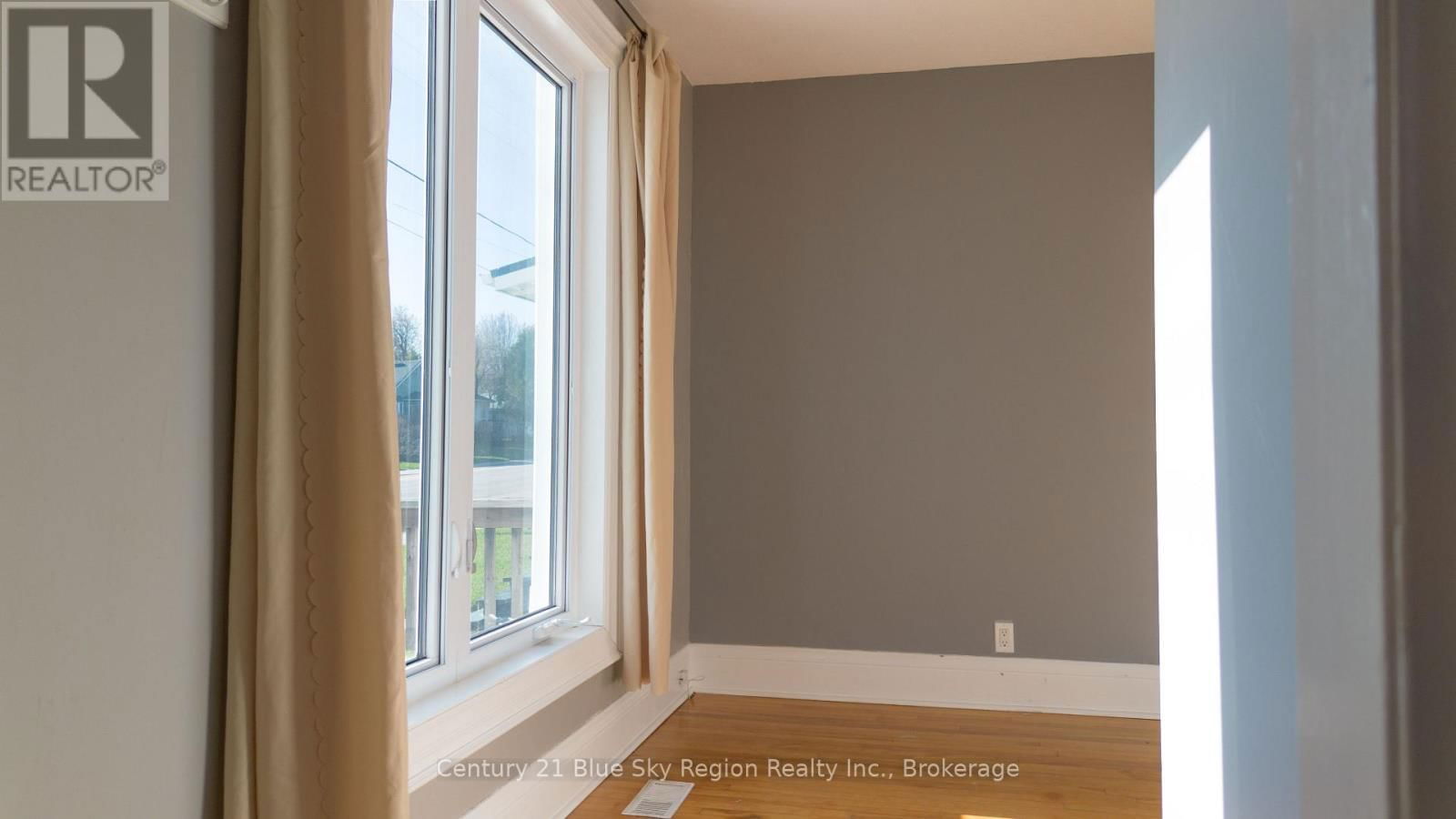 482 O'BRIEN STREET Image 11