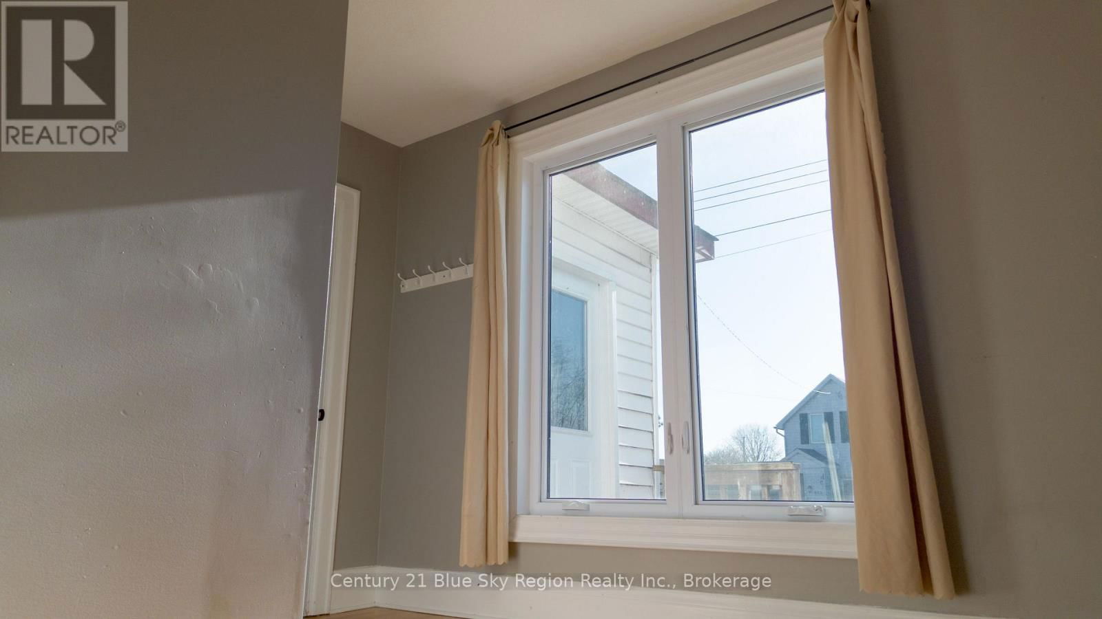 482 O'BRIEN STREET Image 12