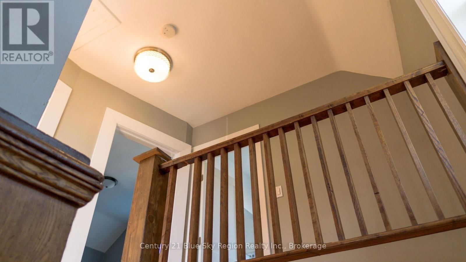 482 O'BRIEN STREET Image 14
