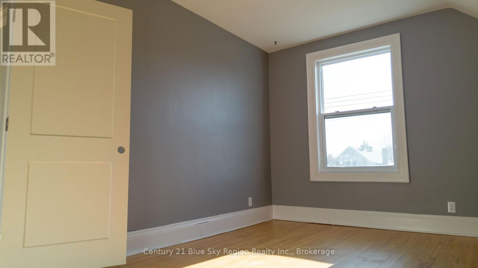 482 O'BRIEN STREET Image 16