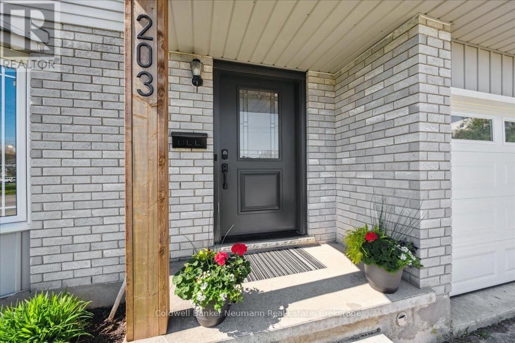 203 ELMIRA ROAD SOUTH Image 2