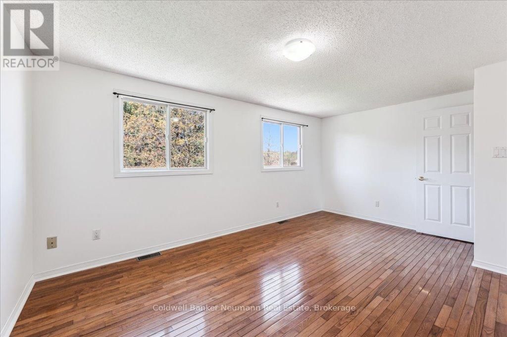 203 ELMIRA ROAD SOUTH Image 22