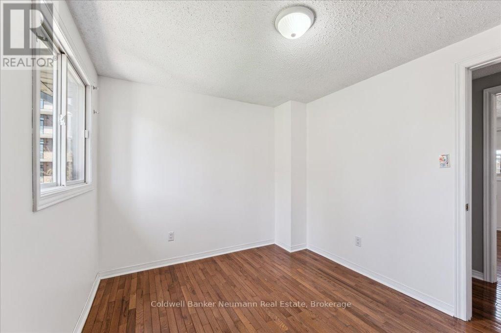 203 ELMIRA ROAD SOUTH Image 24